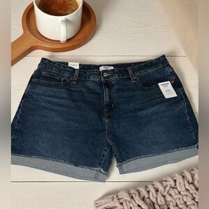 Denizen from Levi’s Mid-Rise Super Stretch
Jean Shorts NWT